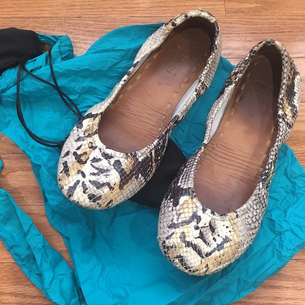 Size 9 Tieks flat